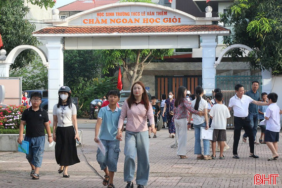 Gần 1.100 học sinh thi vào Trường THCS Lê Văn Thiêm