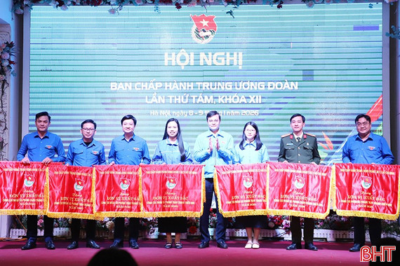 Hà Tĩnh được tặng cờ thi đua xuất sắc toàn quốc trong công tác Đoàn 