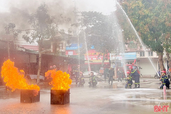 Thực tập phương án chữa cháy, cứu nạn cứu hộ tại chợ Nầm