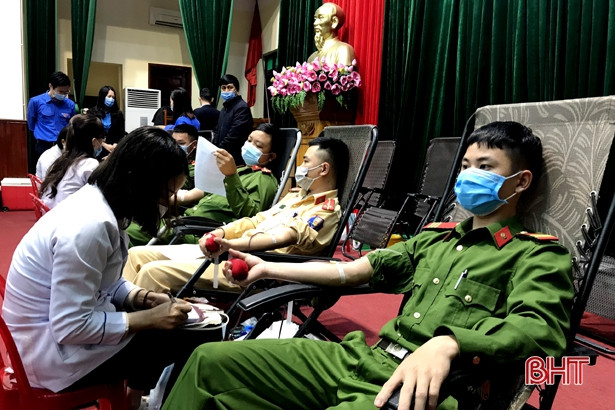 Hơn 330 người tham gia Ngày hội Hiến máu tình nguyện ở TX Kỳ Anh