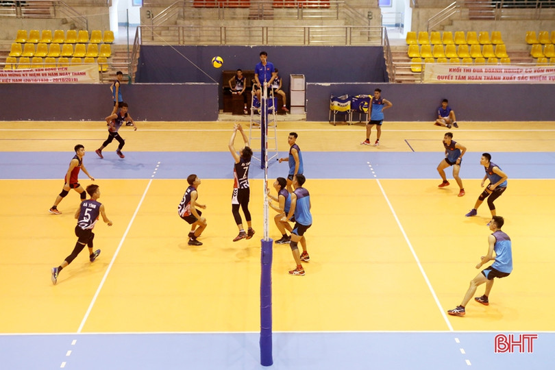 CLB Bóng chuyền Hà Tĩnh tranh tài Cúp Hoa Lư - Bình Điền 2021 