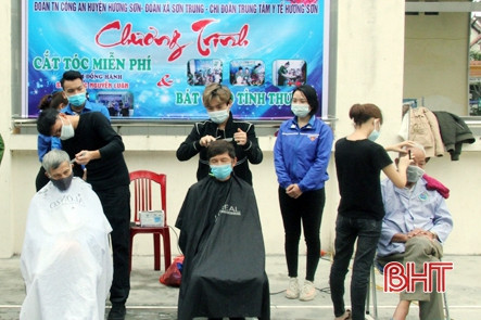 Cắt tóc, phát cháo miễn phí cho bệnh nhân nghèo Hương Sơn