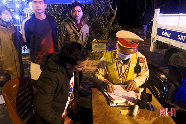 Công an Đức Thọ xử phạt hơn 50 triệu đồng các tài xế vi phạm nồng độ cồn