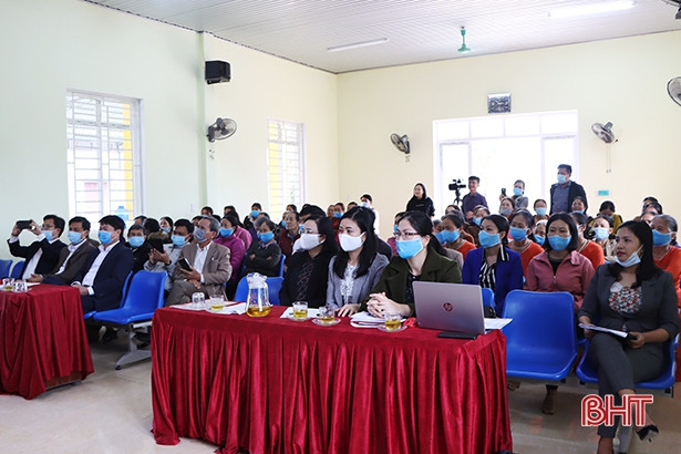 Phụ nữ Cẩm Xuyên chung tay xây dựng môi trường “sáng - xanh - sạch - đẹp”