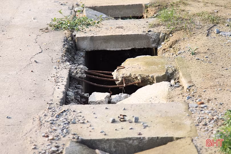 Vì sao nắp cống thoát nước hư hỏng trên tuyến ven biển Hà Tĩnh chưa được sửa chữa?