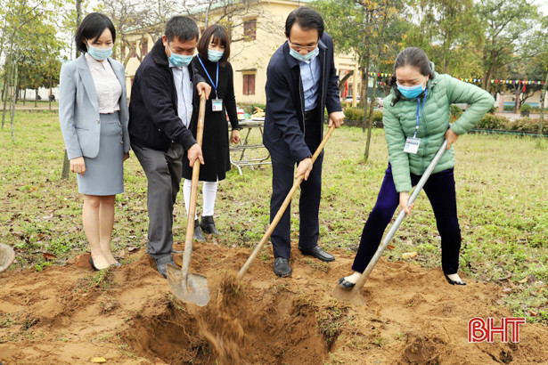 Sao Vàng Đất Việt tài trợ trường học ở Nghi Xuân 800 triệu đồng làm nhà vệ sinh “3 sao”
