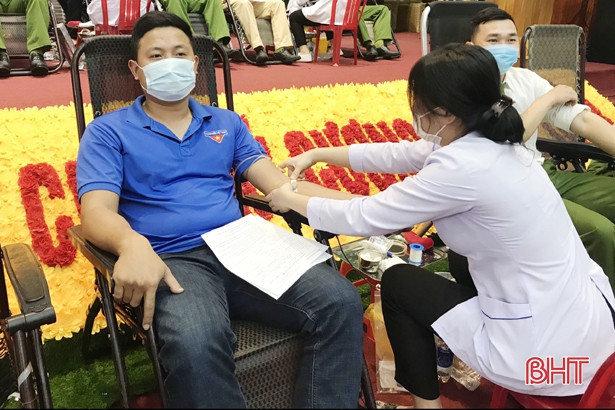 Hơn 330 người tham gia Ngày hội Hiến máu tình nguyện ở TX Kỳ Anh