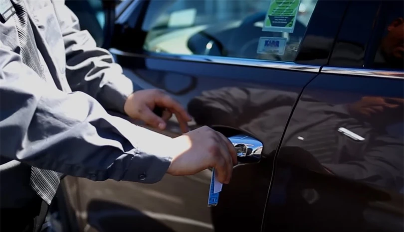 Cách xử lý này khi chìa khóa thông minh ô tô hết pin