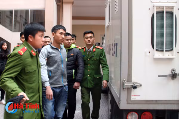 goi dong bon xu ly ban cung truong sau mau thuan tren facebook