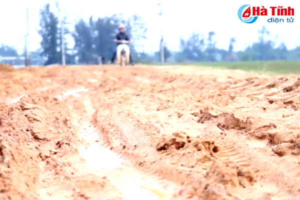 video 500 ho dan khon kho vi duong lay hon ruong