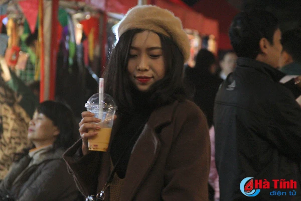 nhung bong hong xinh dep tai cho dem jam ha tinh 2017