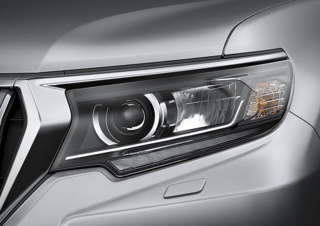 toyota land cruiser prado ban nang cap moi co gia hon 2 2 ty dong
