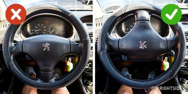 Xoay vô-lăng trước khi rời khỏi xe: Khi đỗ xe dưới trời nắng, vô-lăng sẽ rất nóng. Để tránh việc vô-lăng bị nóng dưới trời nắng, ta nên xoay nó ngược lại một góc 180 độ trước khi rời khỏi xe. 12 meo hay tu cac tai xe giau kinh nghiem