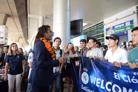 karembeu da den viet nam san sang giao luu cung nguoi ham mo