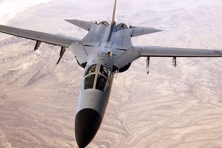 anh mot so loai may bay my tung gay toi ac o ha noi nam 1972