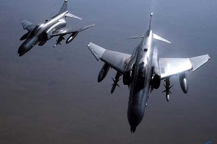 anh mot so loai may bay my tung gay toi ac o ha noi nam 1972