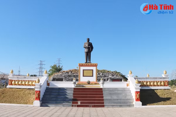 dong tam dong suc vun dap moi quan he hop tac ha tinh bolykhamxay