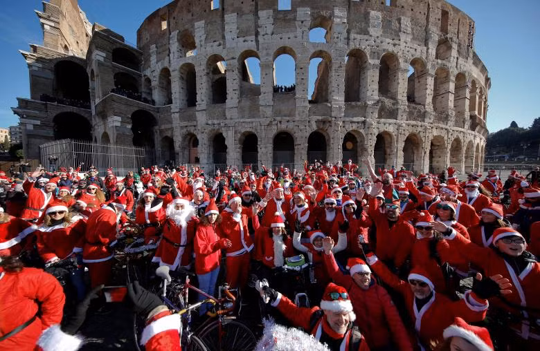 ong gia noel hien dien khap noi tren the gioi