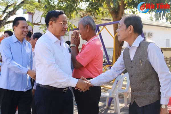 dong tam dong suc vun dap moi quan he hop tac ha tinh bolykhamxay