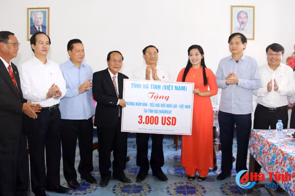 dong tam dong suc vun dap moi quan he hop tac ha tinh bolykhamxay