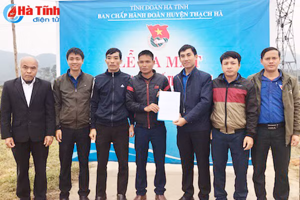 ra mat mo hinh 12 000 goc thanh long ruot do cua doan vien thach ha