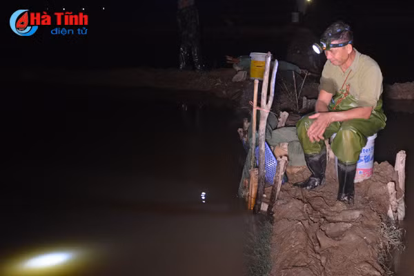 ve duc vinh xem dan hot loc troi