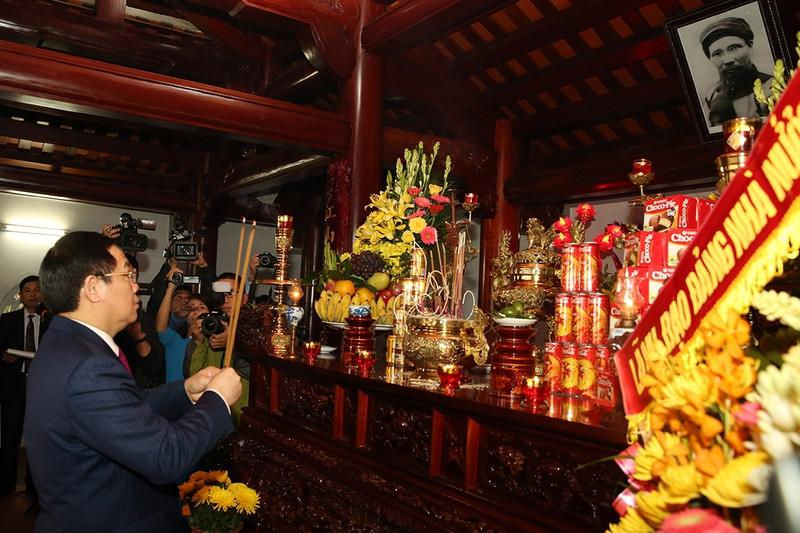 ky niem 150 nam ngay sinh chi si yeu nuoc phan boi chau