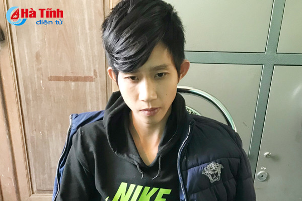 dang ban can sa cho con nghien thi bi bat