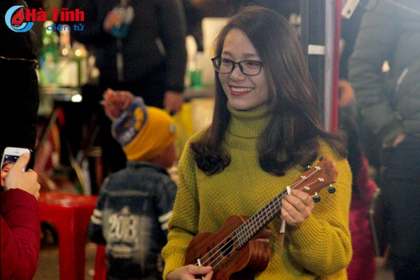 nhung bong hong xinh dep tai cho dem jam ha tinh 2017