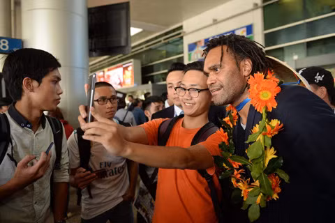 karembeu da den viet nam san sang giao luu cung nguoi ham mo
