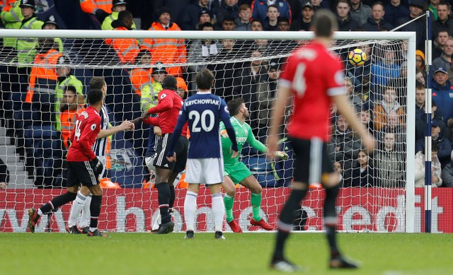 lukaku lingard lap cong m u tiep tuc bam duoi man city