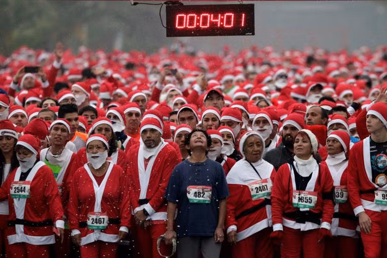 ong gia noel hien dien khap noi tren the gioi