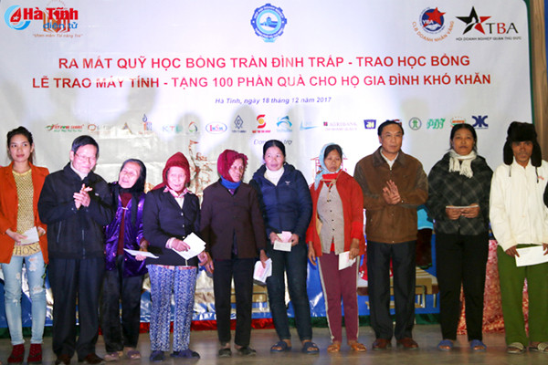 ra mat quy hoc bong tran dinh trap trao nhieu phan qua y nghia