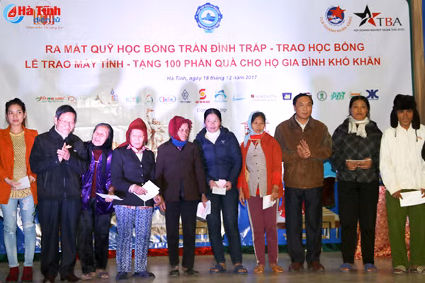 ra mat quy hoc bong tran dinh trap trao nhieu phan qua y nghia