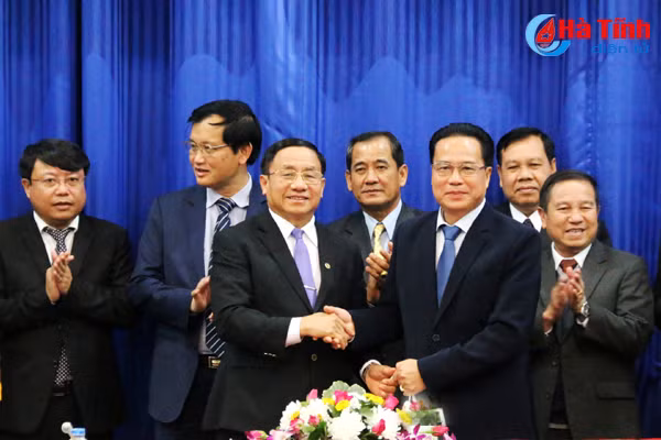 ha tinh bolykhamxay kien quyet kien tri bao ve dang bao ve che do