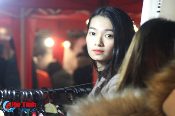 nhung bong hong xinh dep tai cho dem jam ha tinh 2017