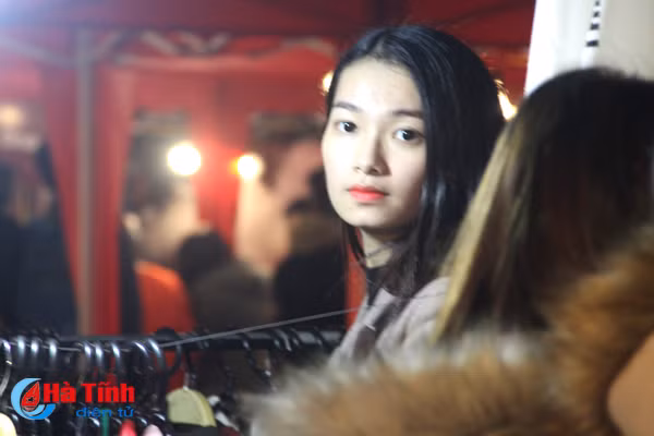 nhung bong hong xinh dep tai cho dem jam ha tinh 2017