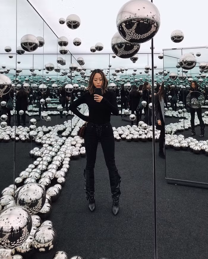 mac the nay thi cu tu tin xuong pho du troi co lanh duoi 10 do nhe co gai