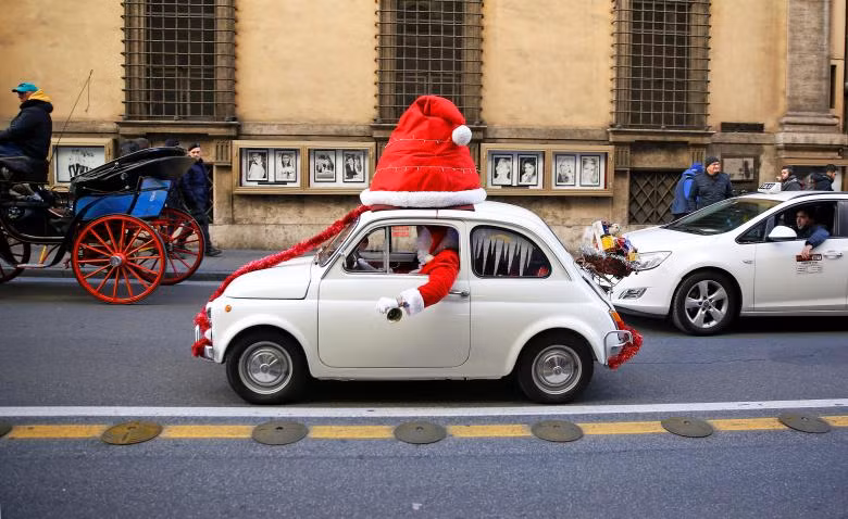 ong gia noel hien dien khap noi tren the gioi