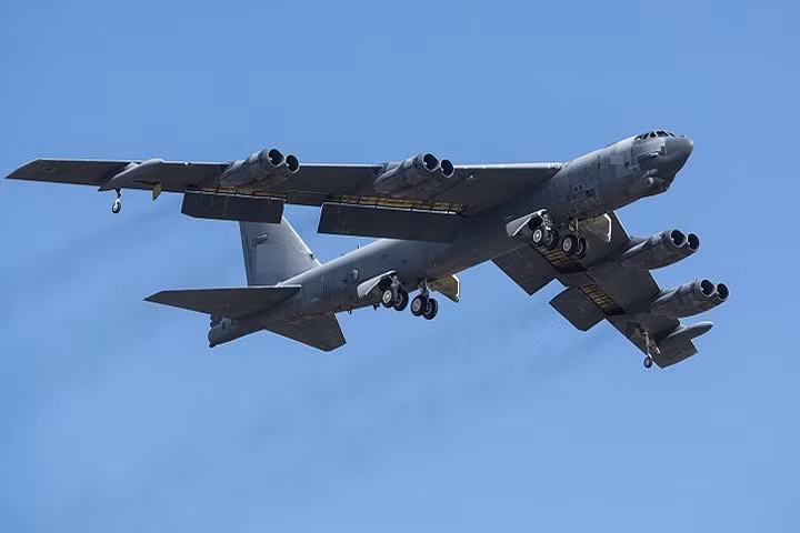 anh mot so loai may bay my tung gay toi ac o ha noi nam 1972