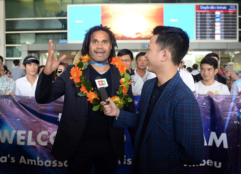 karembeu da den viet nam san sang giao luu cung nguoi ham mo