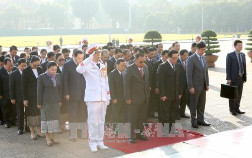 trien lam anh ve tinh doan ket dac biet viet nam lao