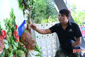 Người đàn ông khuyết bàn tay có biệt tài vẽ, đắp tranh nổi