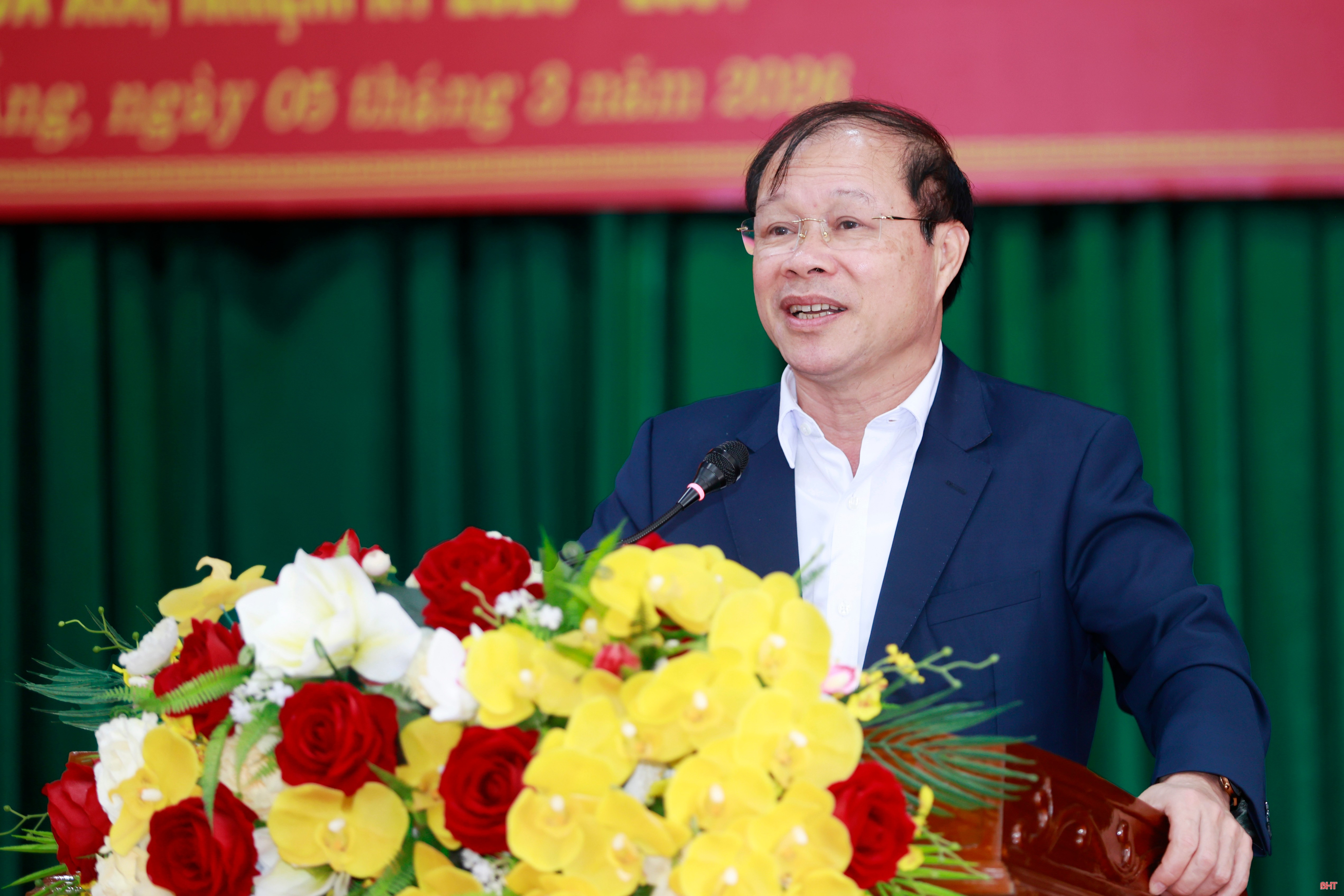 Ông Nguyễn Hoài Sơn - Bí thư Đảng ủy, Chủ tịch HĐND phường Sông Trí trình bày chương trình hành động.