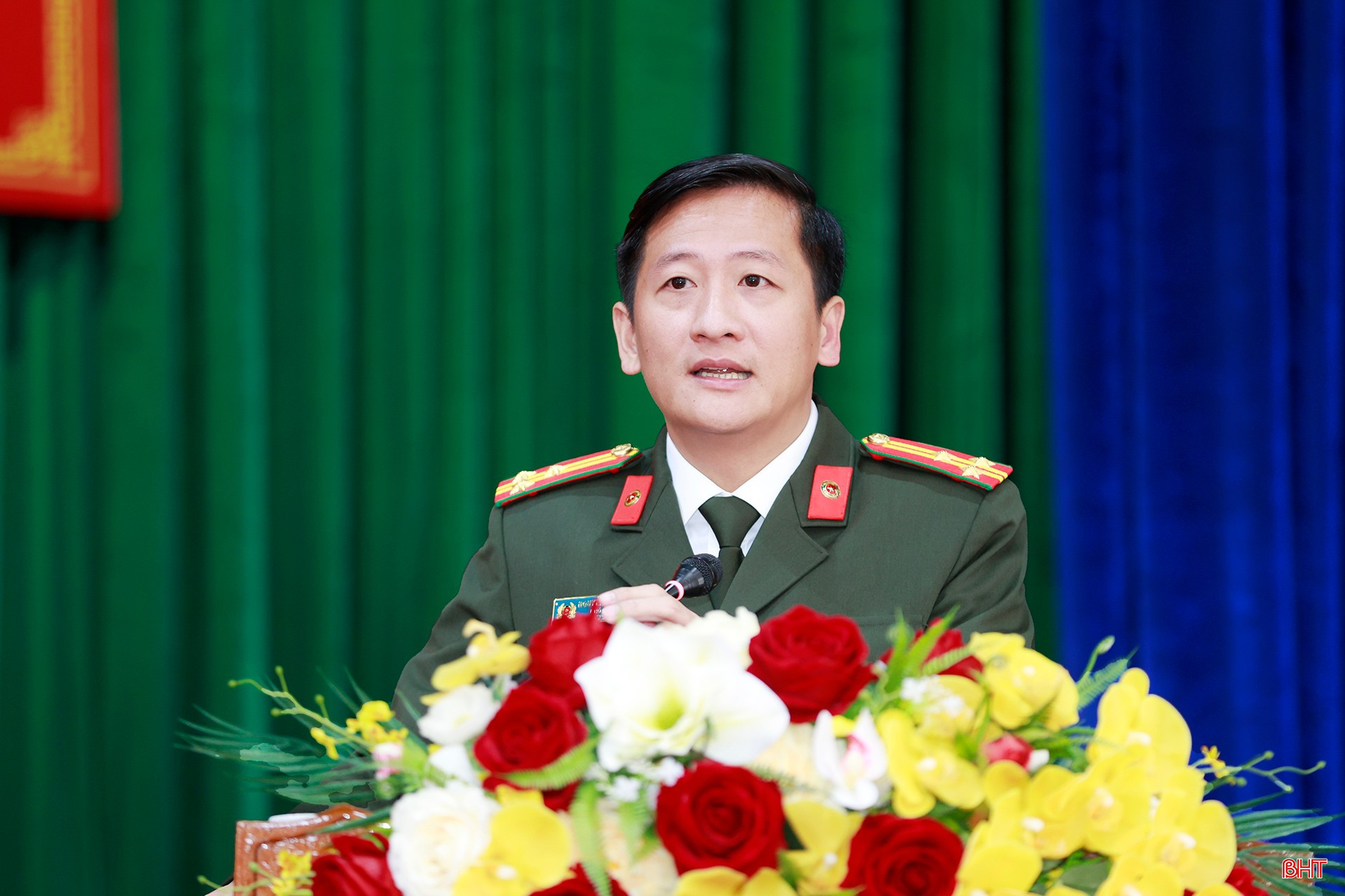 Ông Nguyễn Quốc Hùng - Ủy viên Ban Thường vụ Đảng ủy, Phó Giám đốc Công an tỉnh trình bày chương trình hành động.