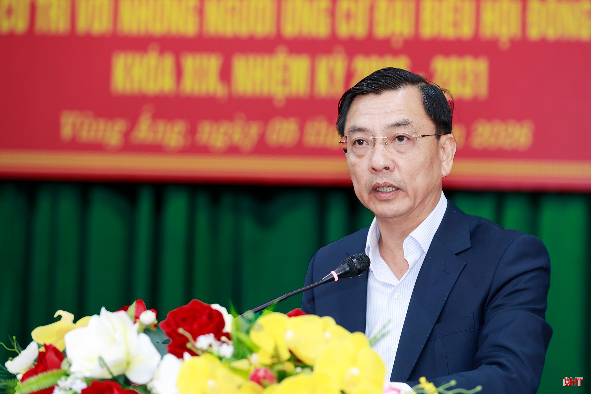 Ông Trần Việt Hà - Ủy viên Ban Thường vụ Tỉnh ủy, Trưởng ban Quản lý Khu kinh tế tỉnh trình bày chương trình hành động.