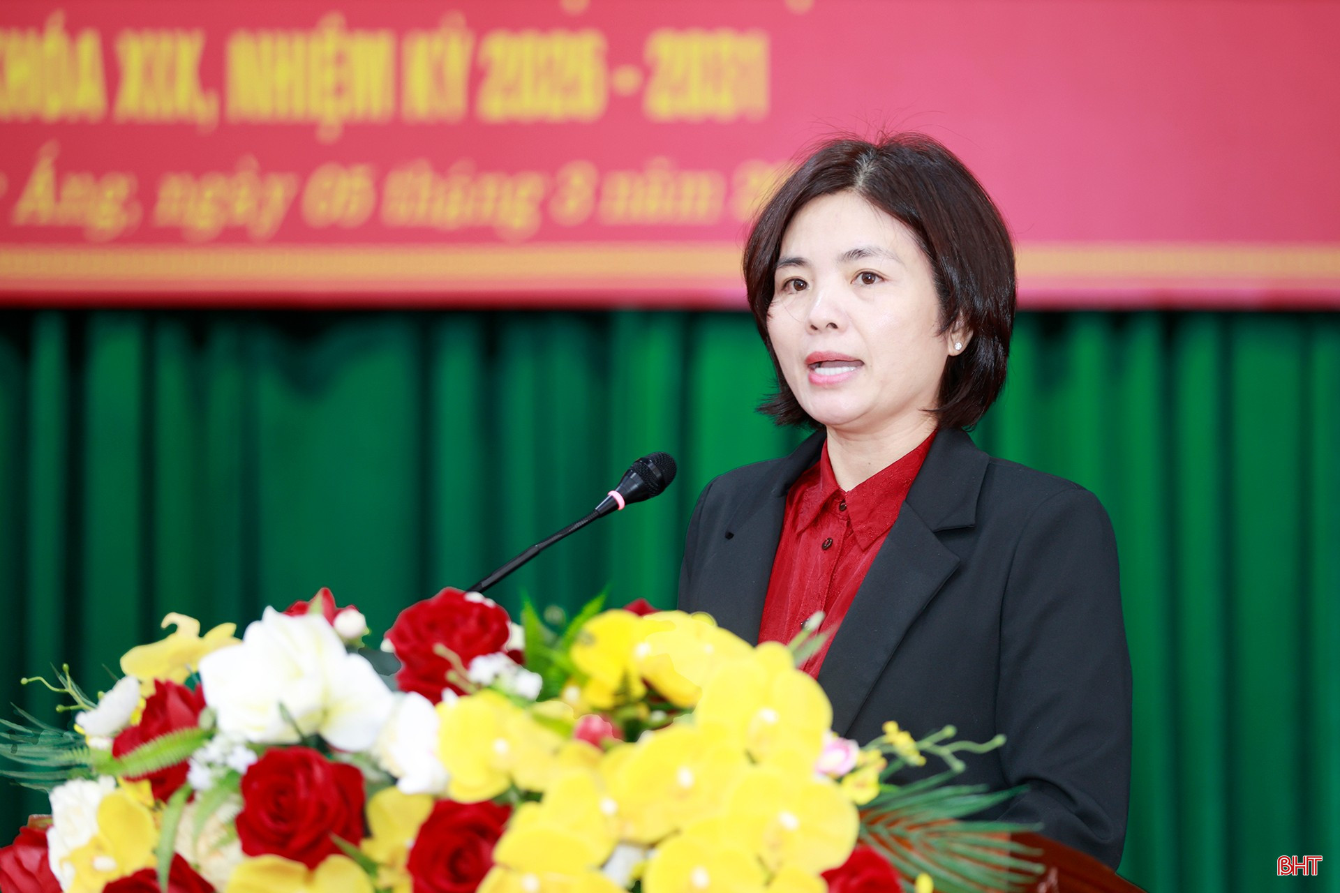 Bà Phạm Thị Vân Hạnh - Trưởng phòng Kỹ thuật nghiệp vụ và ngoại tuyến - Công an tỉnh trình bày chương trình hành động.