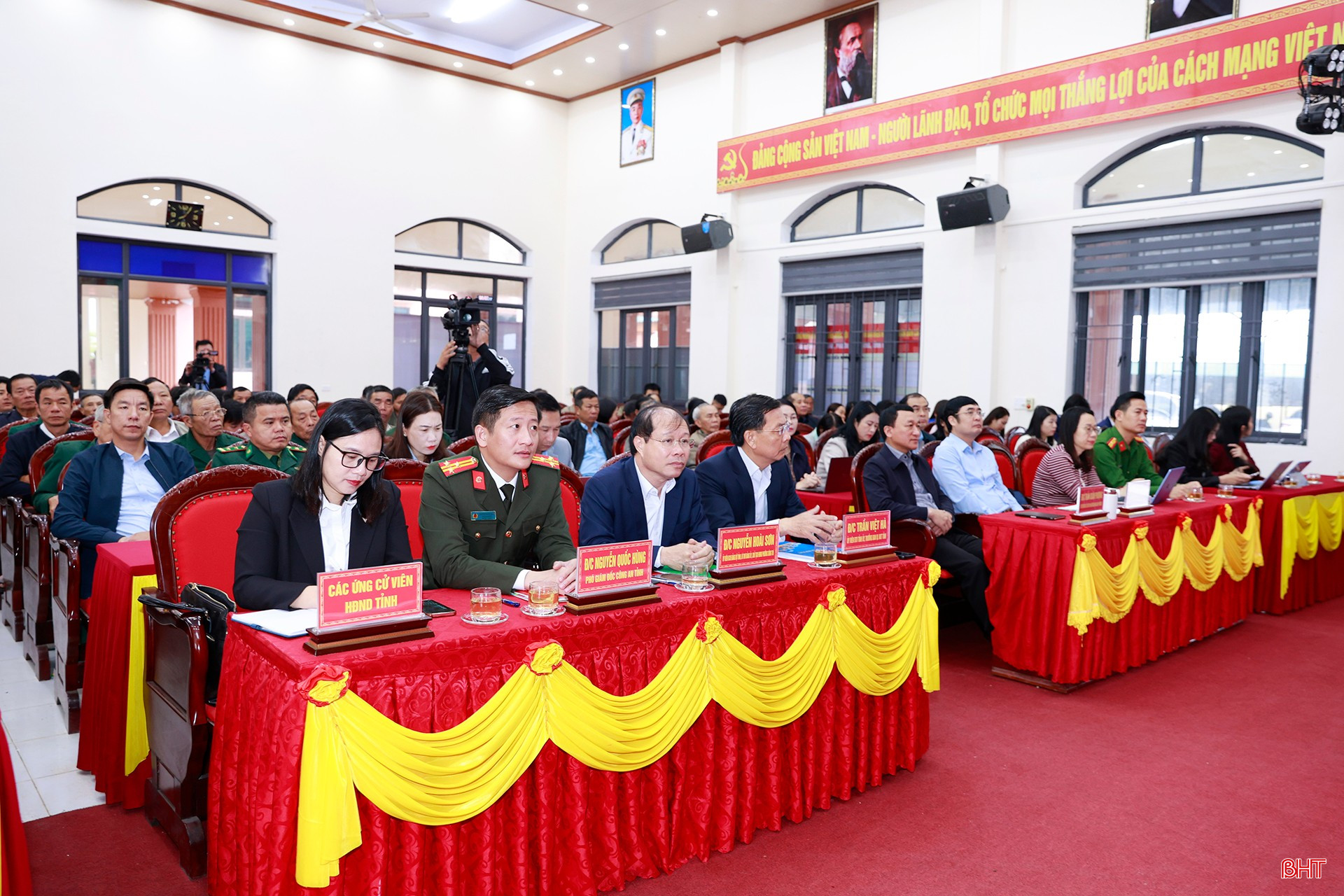 Đại biểu tham dự hội nghị.