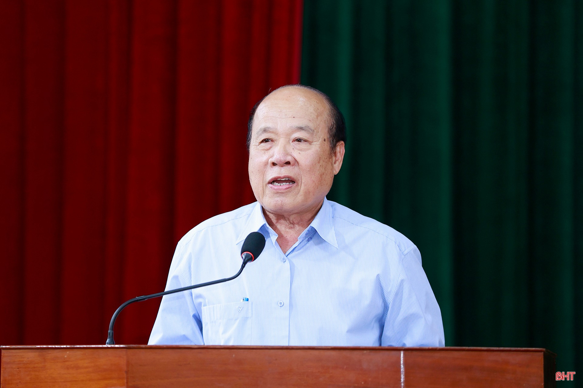 Cử tri Nguyễn Quang Hoàn - Bí thư Chi bộ thôn Hoa Tân, xã Kỳ Hoa chia sẻ nguyện vọng của cử tri đối với các ứng cử viên.