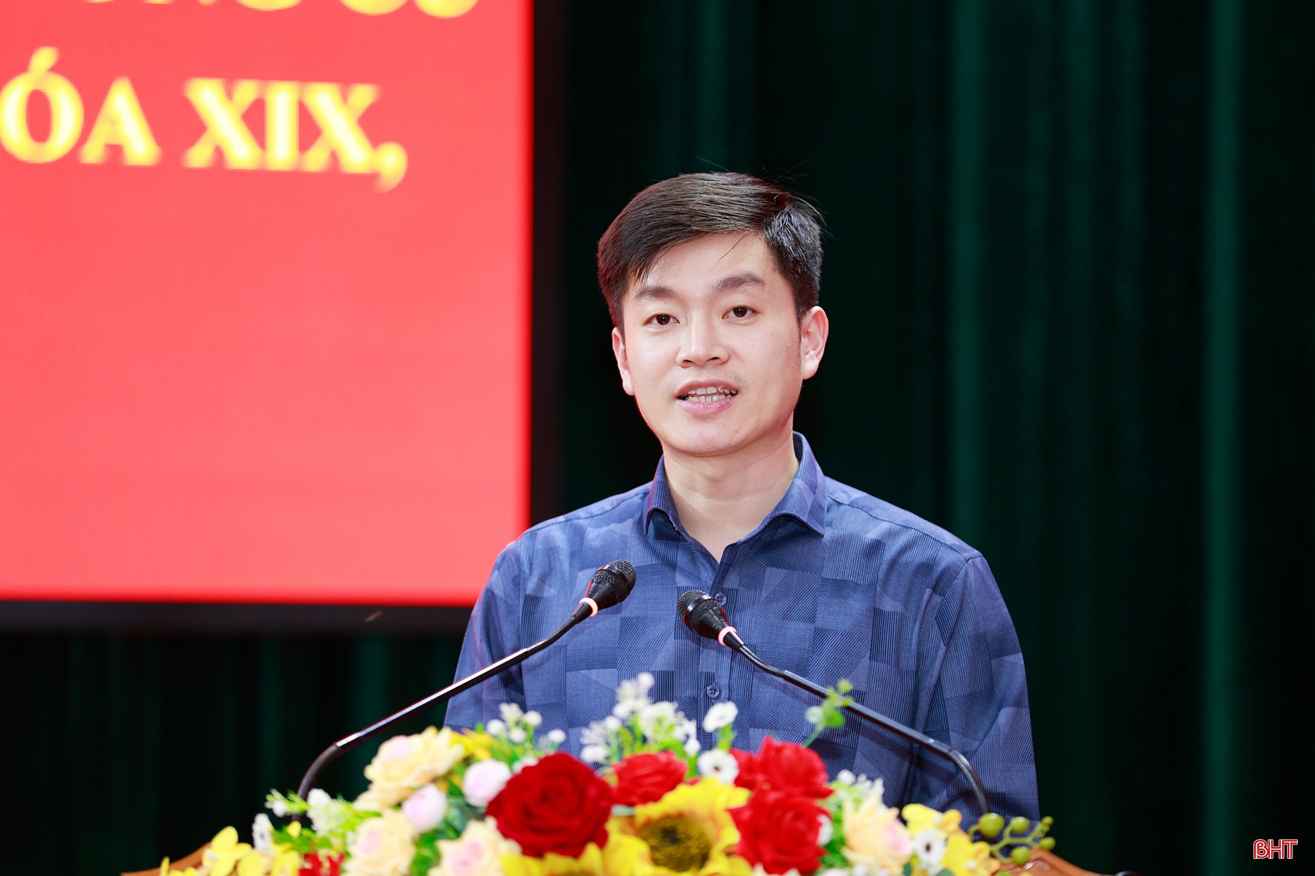 Ông Trương Huy Nam - Ủy viên Ban Chấp hành Đảng bộ Ban Quản lý Khu kinh tế tỉnh, Phó Trưởng phòng Kế hoạch - Tổng hợp, Ban Quản lý Khu kinh tế tỉnh trình bày chương trình hành động.